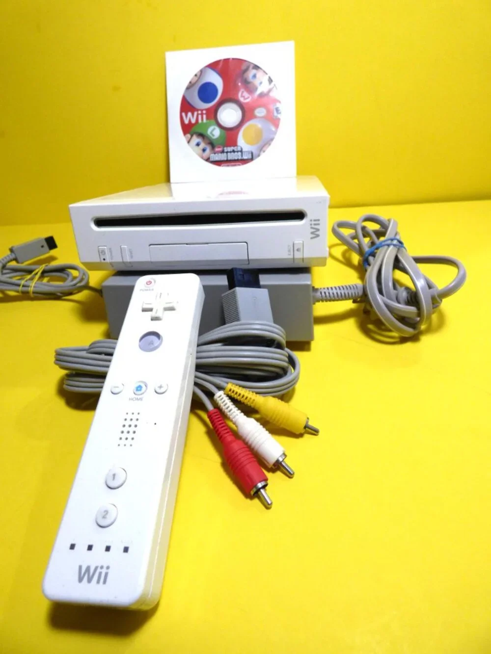Wii White Console with game